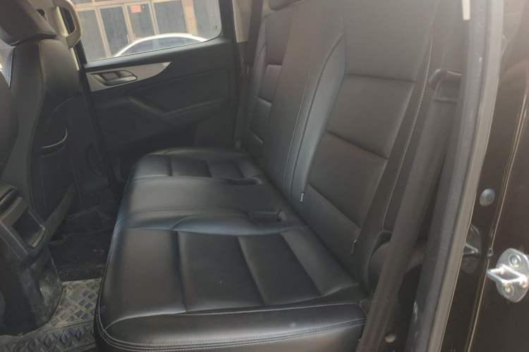 Used Great Wall Poer 2019 2.0T Commercial Version Manual Diesel Two-Wheel Drive Elite Long-Box GW4D20M Left Rear Seat