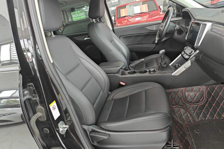 Used Great Wall Poer 2019 2.0T Commercial Version Manual Transmission Gasoline 4x4 Navigation-Grade Standard Cab – GW4C20B Right Front Seat