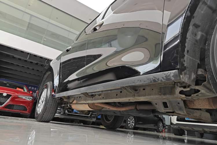 Used Great Wall Poer 2019 2.0T Commercial Version Manual Transmission Gasoline 4x4 Navigation-Grade Standard Cab – GW4C20B Right Side Sill