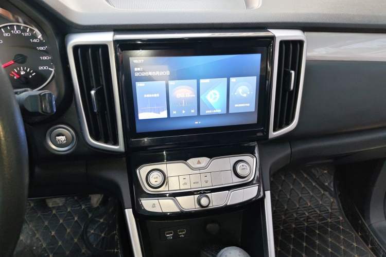 Used Great Wall Poer 2019 2.0T Commercial Version Manual Diesel 4x4 Elite Long-Box GW4D20M Audio And AC Panel