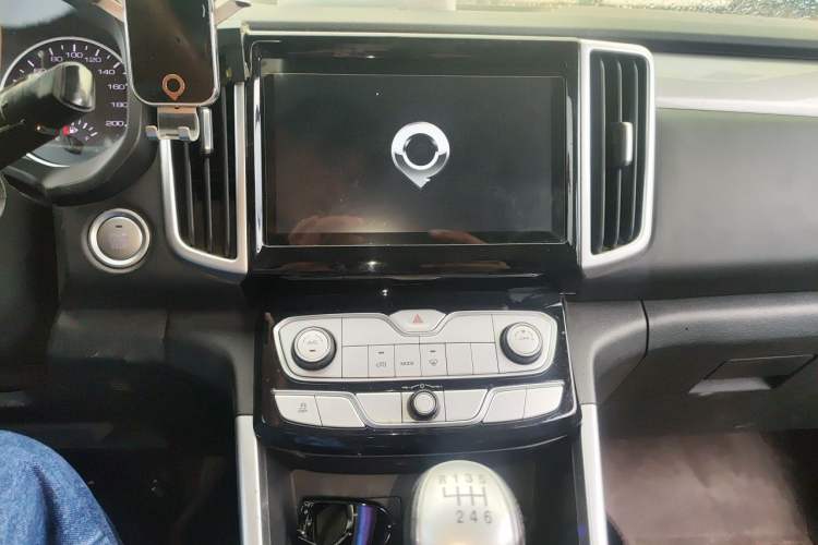 Used Great Wall Poer 2019 2.0T Commercial Version Manual Diesel 4x4 Elite Standard Box GW4D20M Audio And AC Panel