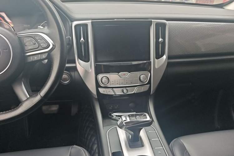 Used Great Wall Poer 2019 2.0T Automatic Gasoline 4x4 Comfort Edition GW4C20B Audio And AC Panel