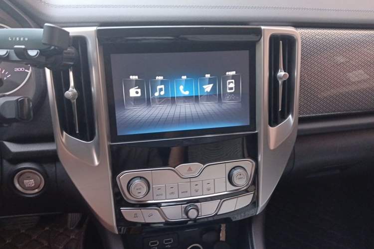 Used Great Wall Poer 2019 2.0T Automatic Gasoline 4x4 Comfort Edition GW4C20B Audio And AC Panel