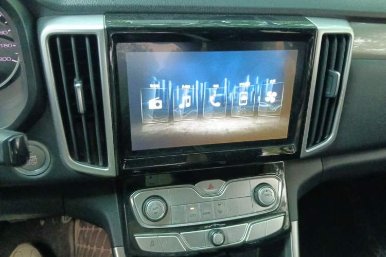 Used Great Wall Poer 2019 2.0T Commercial Version Manual Diesel 4x4 Elite Long-Box GW4D20M Audio And AC Panel