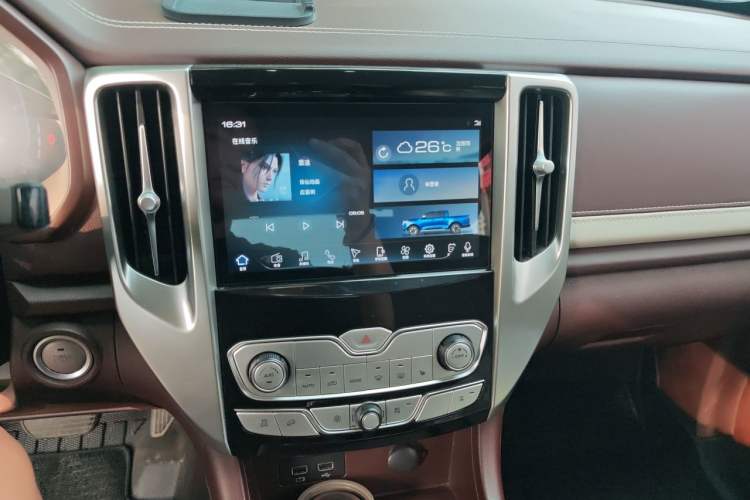 Used Great Wall Poer 2019 2.0T Automatic Gasoline 4x4 Premium Edition GW4C20B Audio And AC Panel