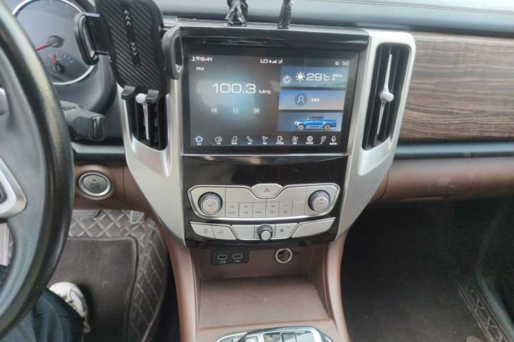 Used Great Wall Poer 2019 2.0T Automatic Gasoline 4x4 Sport Edition GW4C20B Audio And AC Panel