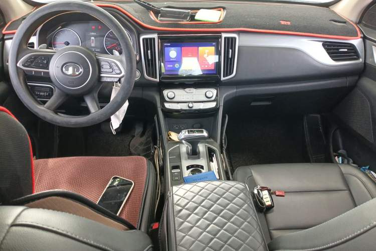 Used Great Wall Poer 2019 2.0T Commercial Version Automatic Gasoline Two-Wheel Drive Elite Trim with Long Bed – GW4C20B Center Console