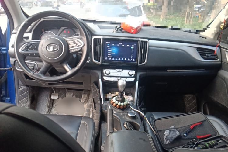 Used Great Wall Poer 2019 2.0T Commercial Version Manual Diesel 4x4 Elite Long-Box GW4D20M Center Console