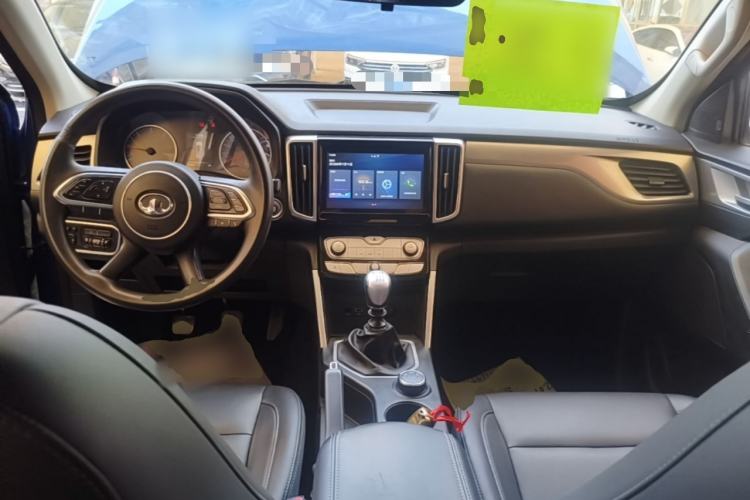 Used Great Wall Poer 2019 2.0T Commercial Version Manual Diesel 4x4 Elite Long-Box GW4D20M Center Console