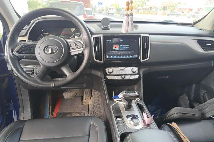 Used Great Wall Poer 2019 2.0T Commercial Version Automatic Gasoline Two-Wheel Drive Elite Trim with Long Bed – GW4C20B Center Console