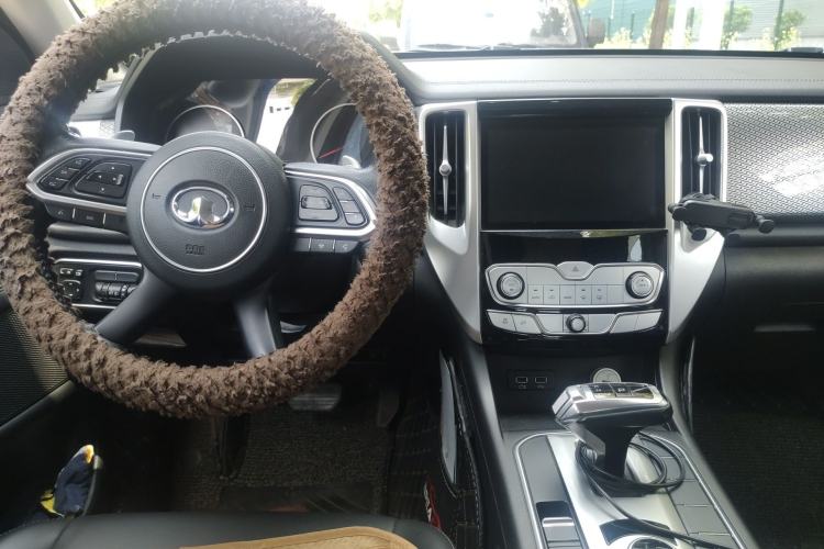 Used Great Wall Poer 2019 2.0T Automatic Gasoline Two-Wheel Drive Comfort Edition GW4C20B Center Console