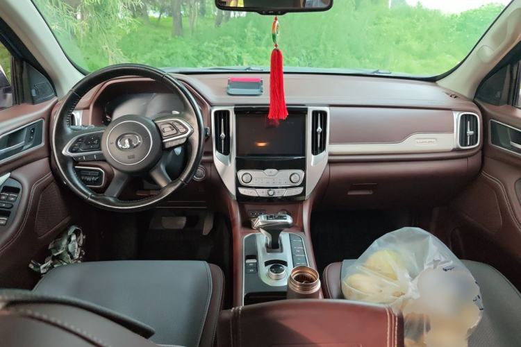 Used Great Wall Poer 2019 2.0T Automatic Gasoline 4x4 Premium Edition GW4C20B Center Console