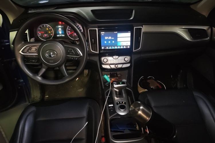 Used Great Wall Poer 2019 2.0T Commercial Version Automatic Gasoline Two-Wheel Drive Elite Trim with Long Bed – GW4C20B Center Console