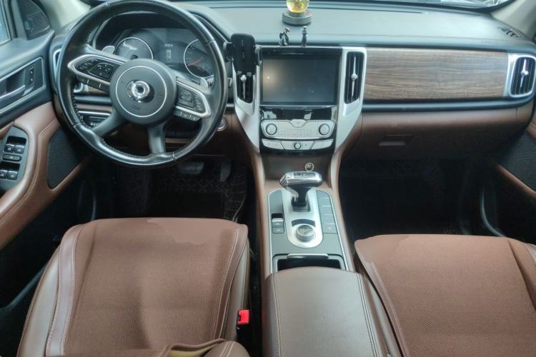 Used Great Wall Poer 2019 2.0T Automatic Gasoline 4x4 Sport Edition GW4C20B Center Console