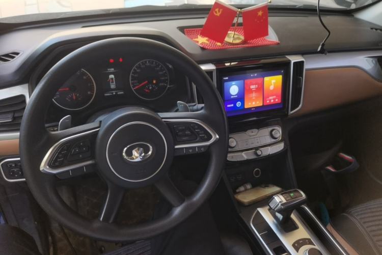 Used Great Wall Poer 2019 2.0T Commercial Version Automatic Gasoline Two-Wheel Drive Elite Trim with Long Bed – GW4C20B Center Console