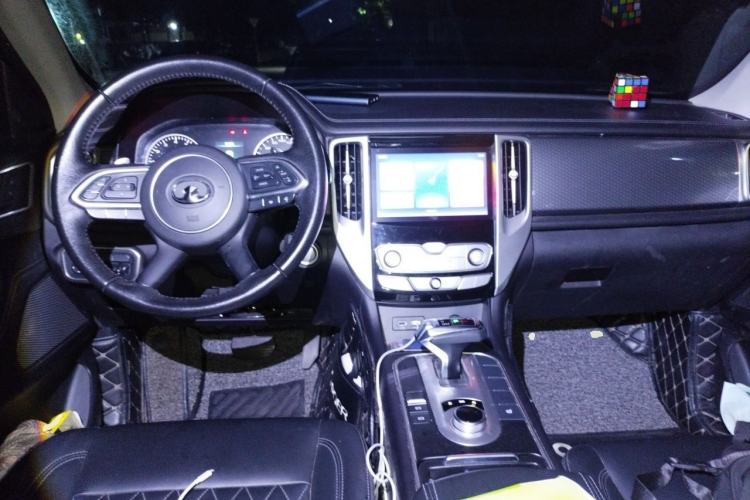 Used Great Wall Poer 2019 2.0T Automatic Gasoline Two-Wheel Drive Comfort Edition GW4C20B Center Console