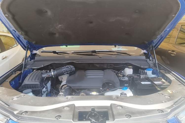 Used Great Wall Poer 2019 2.0T Commercial Version Manual Diesel 4x4 Elite Long-Box GW4D20M Engine Bay