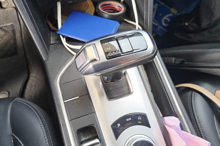 Used Great Wall Poer 2019 2.0T Commercial Version Automatic Gasoline Two-Wheel Drive Elite Trim with Long Bed – GW4C20B Gear Lever