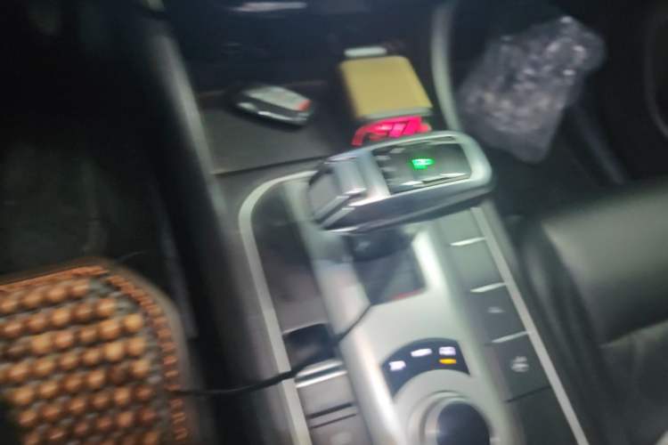 Used Great Wall Poer 2019 2.0T Automatic Gasoline 4x4 Comfort Edition GW4C20B Gear Lever