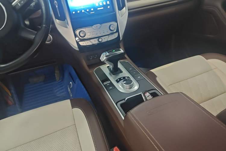 Used Great Wall Poer 2019 2.0T Automatic Gasoline 4x4 Premium Edition GW4C20B Gear Lever