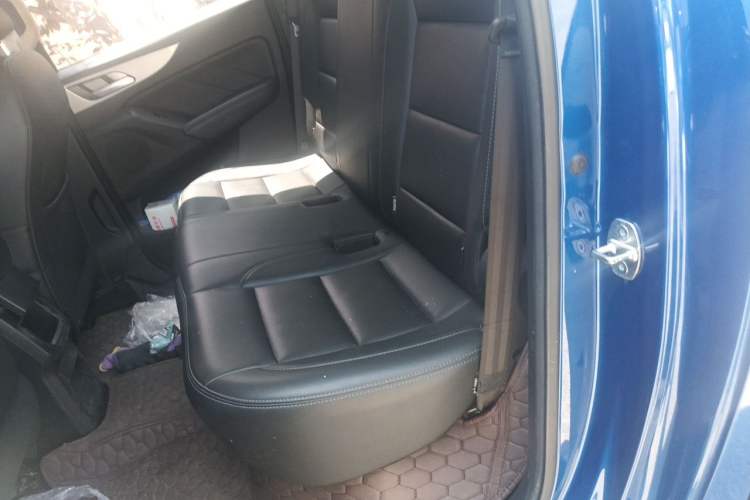 Used Great Wall Poer 2019 2.0T Commercial Version Manual Diesel Two-Wheel Drive Elite Long-Box GW4D20M Left Rear Seat