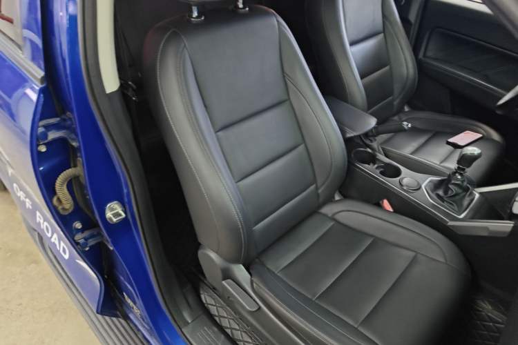 Used Great Wall Poer 2019 2.0T Commercial Version Manual Diesel Two-Wheel Drive Elite Long-Box GW4D20M Right Front Seat