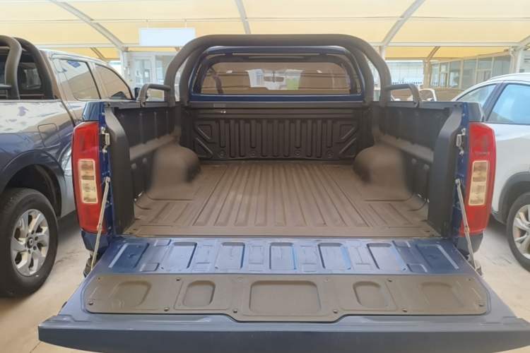 Used Great Wall Poer 2019 2.0T Commercial Version Manual Diesel 4x4 Elite Long-Box GW4D20M Trunk