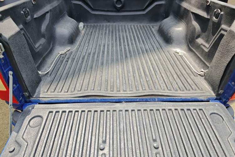 Used Great Wall Poer 2019 2.0T Commercial Version Manual Diesel 4x4 Elite Long-Box GW4D20M Trunk