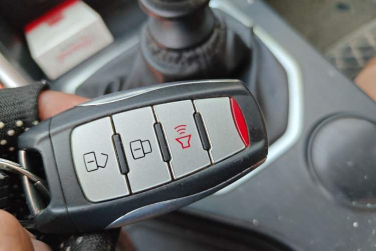 Used Great Wall Poer 2019 2.0T Commercial Version Manual Diesel Two-Wheel Drive Elite Long-Box GW4D20M Vehicle Key