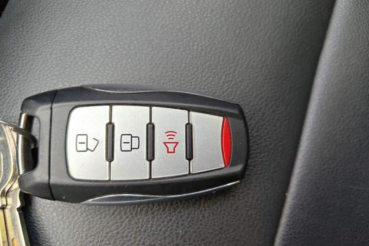 Used Great Wall Poer 2019 2.0T Commercial Version Manual Diesel 4x4 Elite Long-Box GW4D20M Vehicle Key