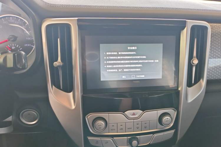 Used Great Wall Poer 2019 2.0T Automatic Gasoline Two-Wheel Drive Comfort Edition GW4C20B Audio And AC Panel