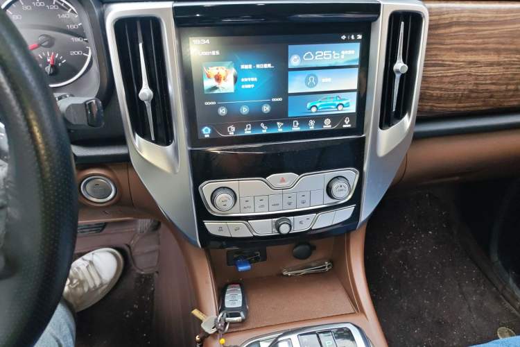Used Great Wall Poer 2019 2.0T Automatic Gasoline 4x4 Sport Edition GW4C20B Audio And AC Panel