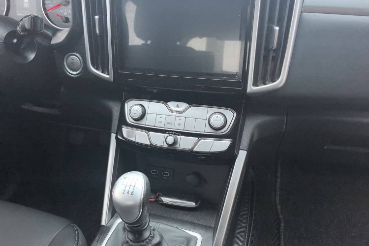 Used Great Wall Poer 2019 2.0T Commercial Version Manual Diesel 4x4 Elite Long-Box GW4D20M Audio And AC Panel