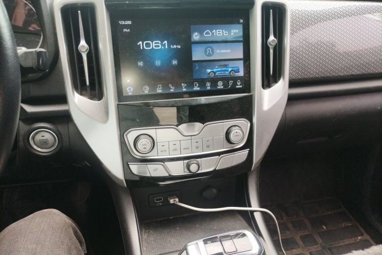 Used Great Wall Poer 2019 2.0T Automatic Gasoline 4x4 Comfort Edition GW4C20B Audio And AC Panel