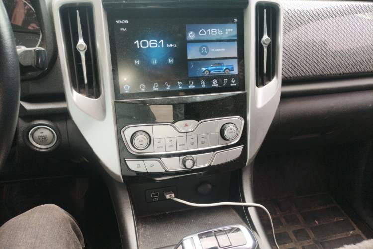 Used Great Wall Poer 2019 2.0T Automatic Gasoline 4x4 Comfort Edition GW4C20B Audio And AC Panel