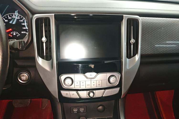 Used Great Wall Poer 2019 2.0T Automatic Gasoline 4x4 Comfort Edition GW4C20B Audio And AC Panel