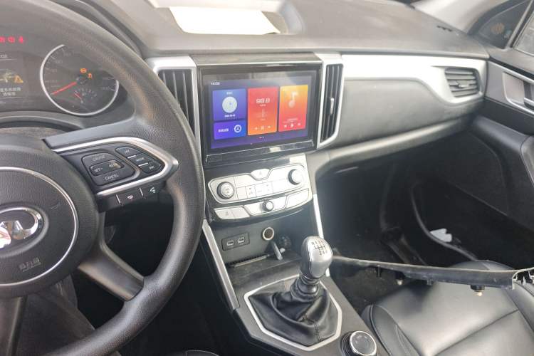 Used Great Wall Poer 2019 2.0T Commercial Version Manual Diesel 4x4 Elite Long-Box GW4D20M Audio And AC Panel