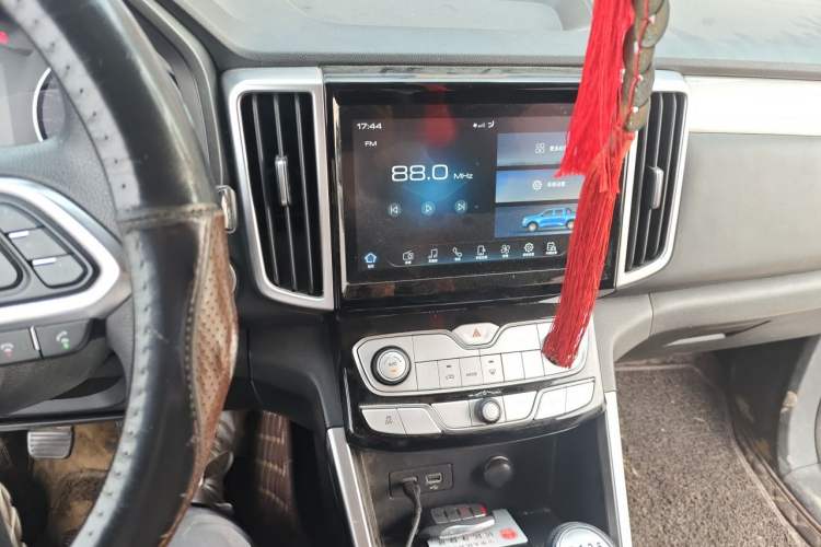 Used Great Wall Poer 2019 2.0T Commercial Version Manual Diesel Two-Wheel Drive Elite Standard Box GW4D20M Audio And AC Panel