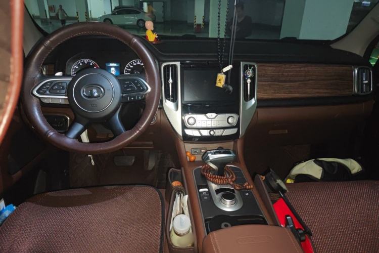 Used Great Wall Poer 2019 2.0T Automatic Gasoline 4x4 Sport Edition GW4C20B Center Console