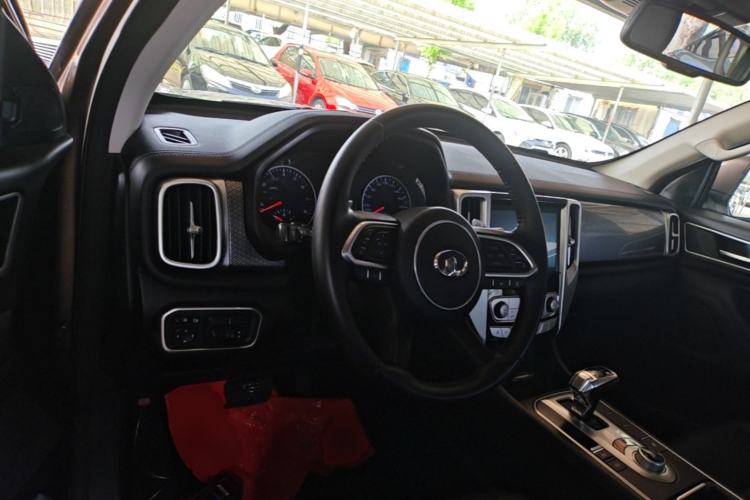 Used Great Wall Poer 2019 2.0T Automatic Gasoline Two-Wheel Drive Comfort Edition GW4C20B Center Console