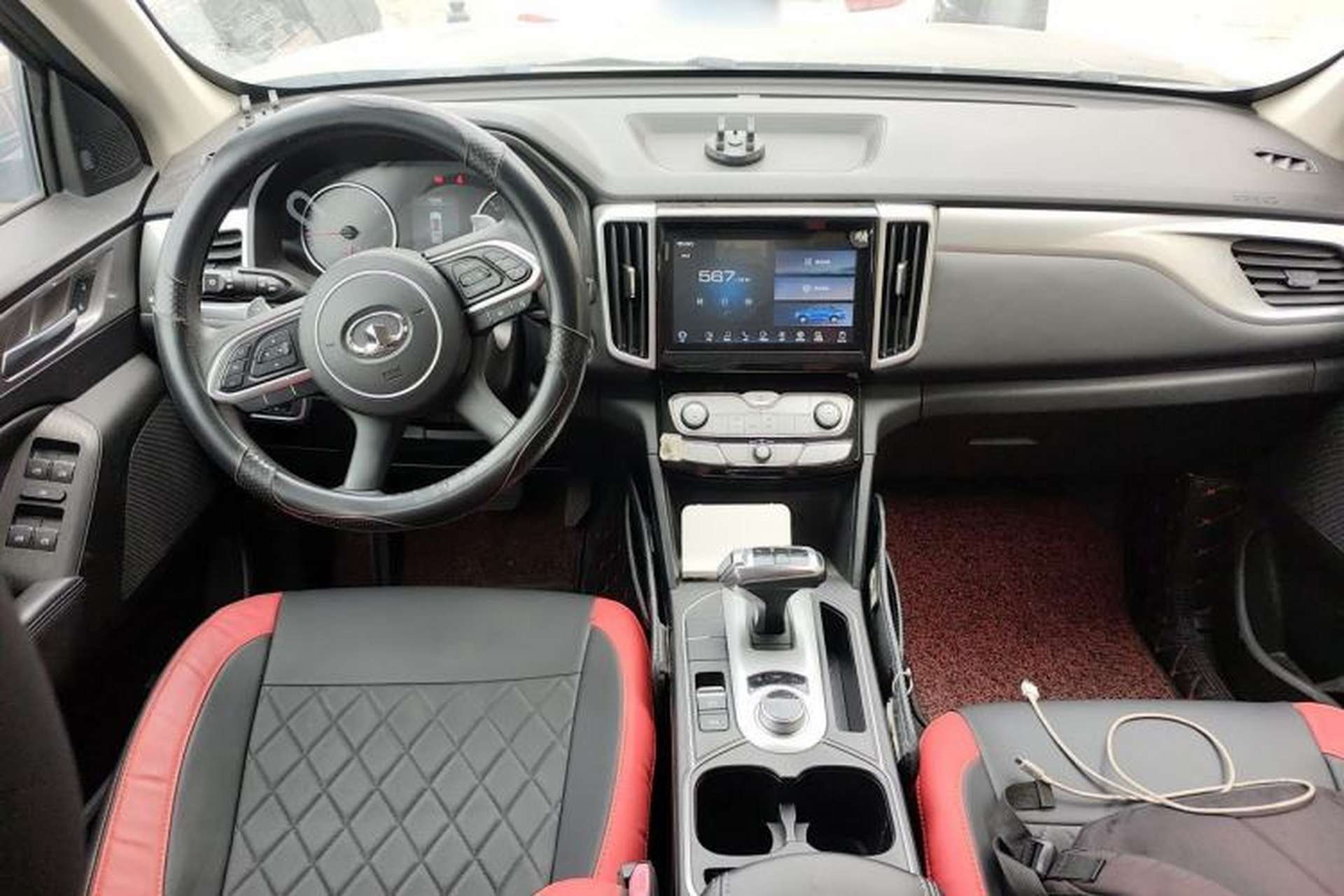 Used Great Wall Poer 2019 2.0T Commercial Version Automatic Gasoline Two-Wheel Drive Elite Trim with Long Bed – GW4C20B Center Console