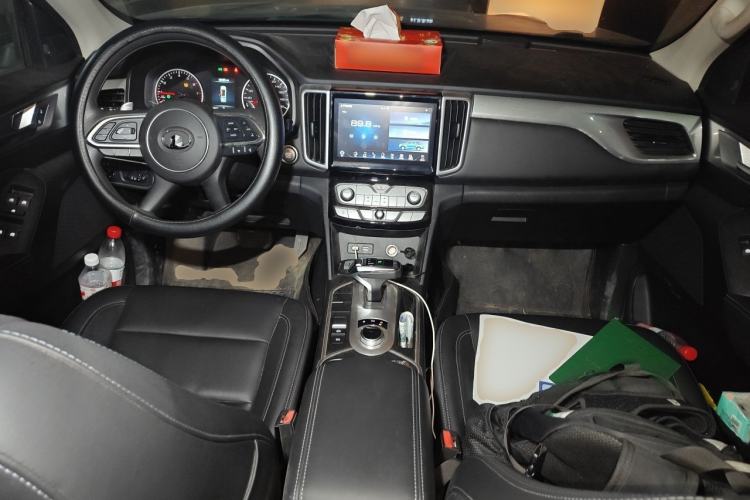 Used Great Wall Poer 2019 2.0T Commercial Version Automatic Gasoline Two-Wheel Drive Elite Trim with Long Bed – GW4C20B Center Console