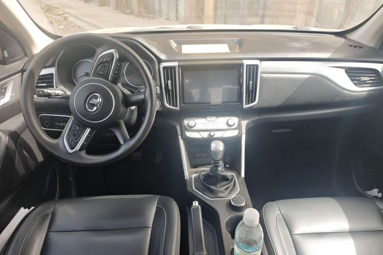 Used Great Wall Poer 2019 2.0T Commercial Version Manual Diesel 4x4 Elite Long-Box GW4D20M Center Console