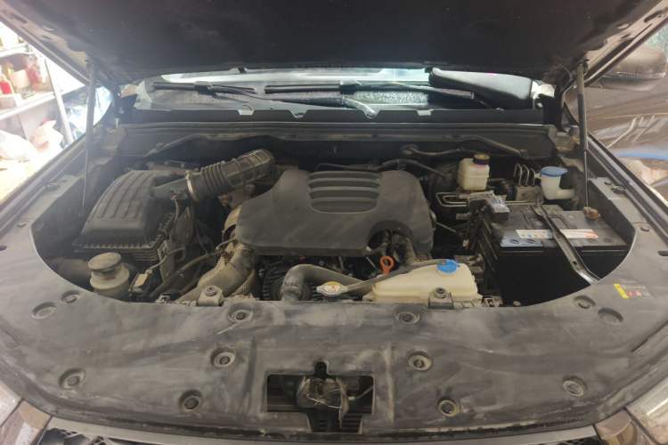Used Great Wall Poer 2019 2.0T Commercial Version Manual Diesel 4x4 Elite Long-Box GW4D20M Engine Bay