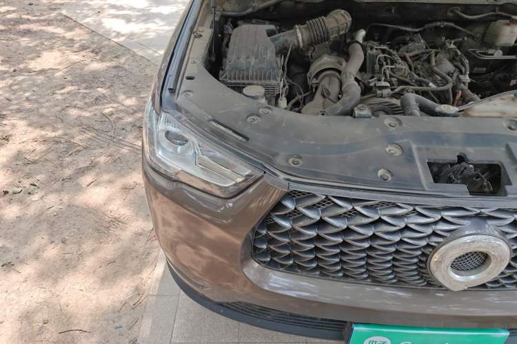 Used Great Wall Poer 2019 2.0T Commercial Version Manual Diesel 4x4 Elite Long-Box GW4D20M Engine Bay Right