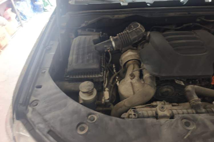 Used Great Wall Poer 2019 2.0T Commercial Version Manual Diesel 4x4 Elite Long-Box GW4D20M Engine Bay Right