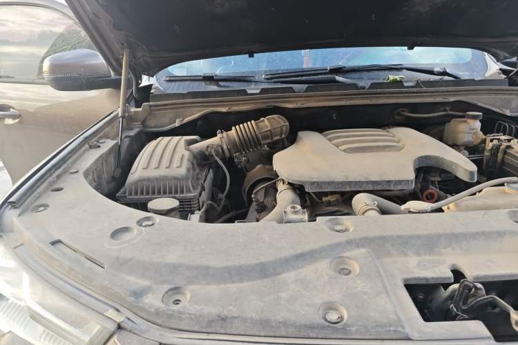 Used Great Wall Poer 2019 2.0T Commercial Version Manual Diesel Two-Wheel Drive Elite Standard Box GW4D20M Engine Bay Right