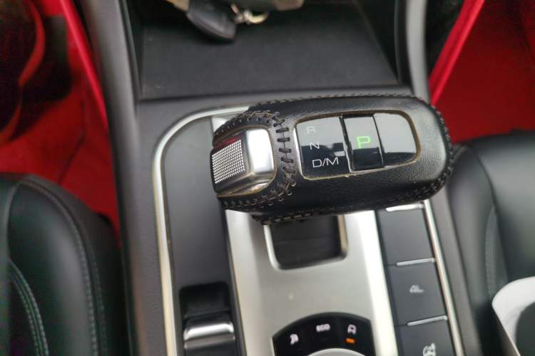 Used Great Wall Poer 2019 2.0T Automatic Gasoline 4x4 Comfort Edition GW4C20B Gear Lever