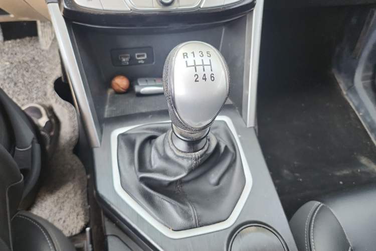 Used Great Wall Poer 2019 2.0T Commercial Version Manual Diesel Two-Wheel Drive Elite Long-Box GW4D20M Gear Lever