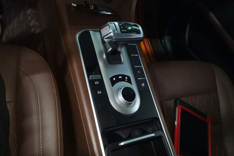 Used Great Wall Poer 2019 2.0T Automatic Gasoline 4x4 Sport Edition GW4C20B Gear Lever